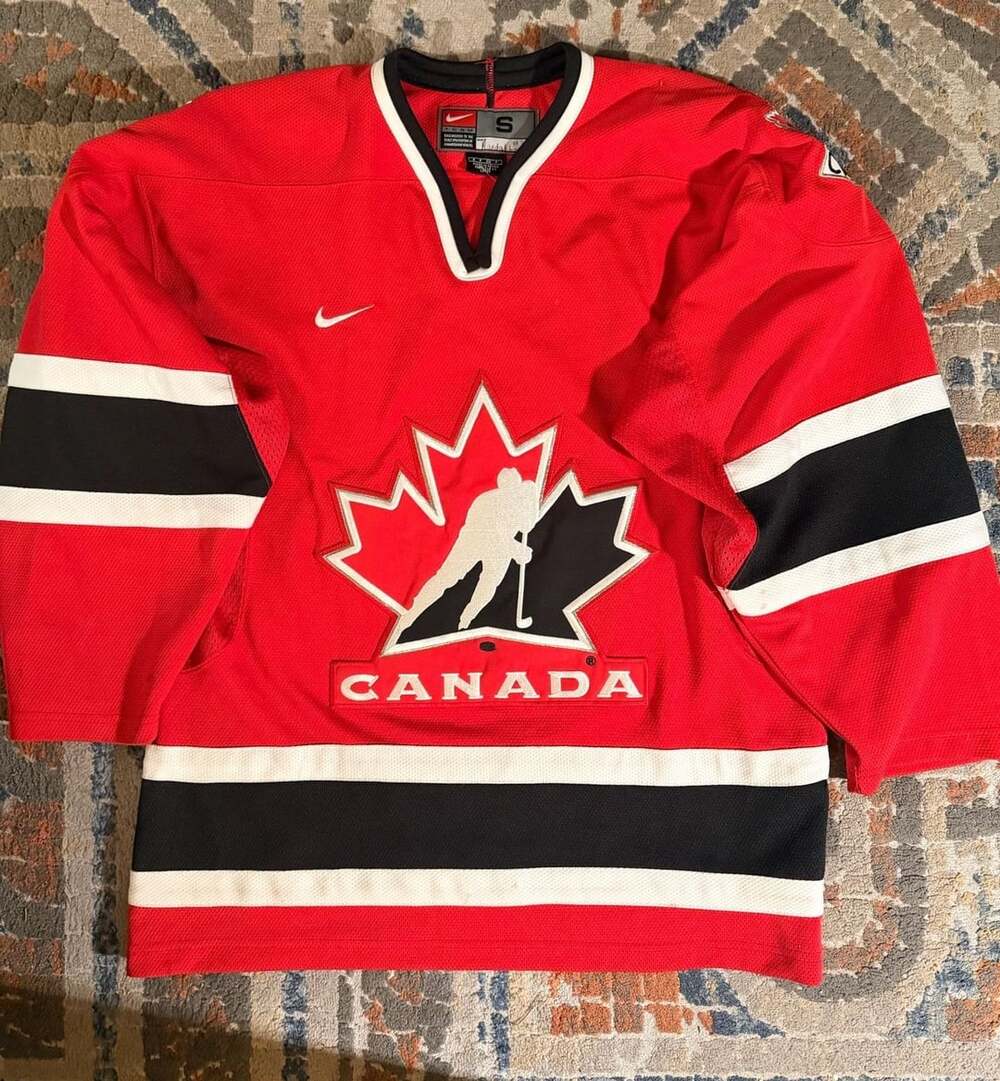 Vintage 2002 Nike Team Canada Olympic Hockey Jersey Size S